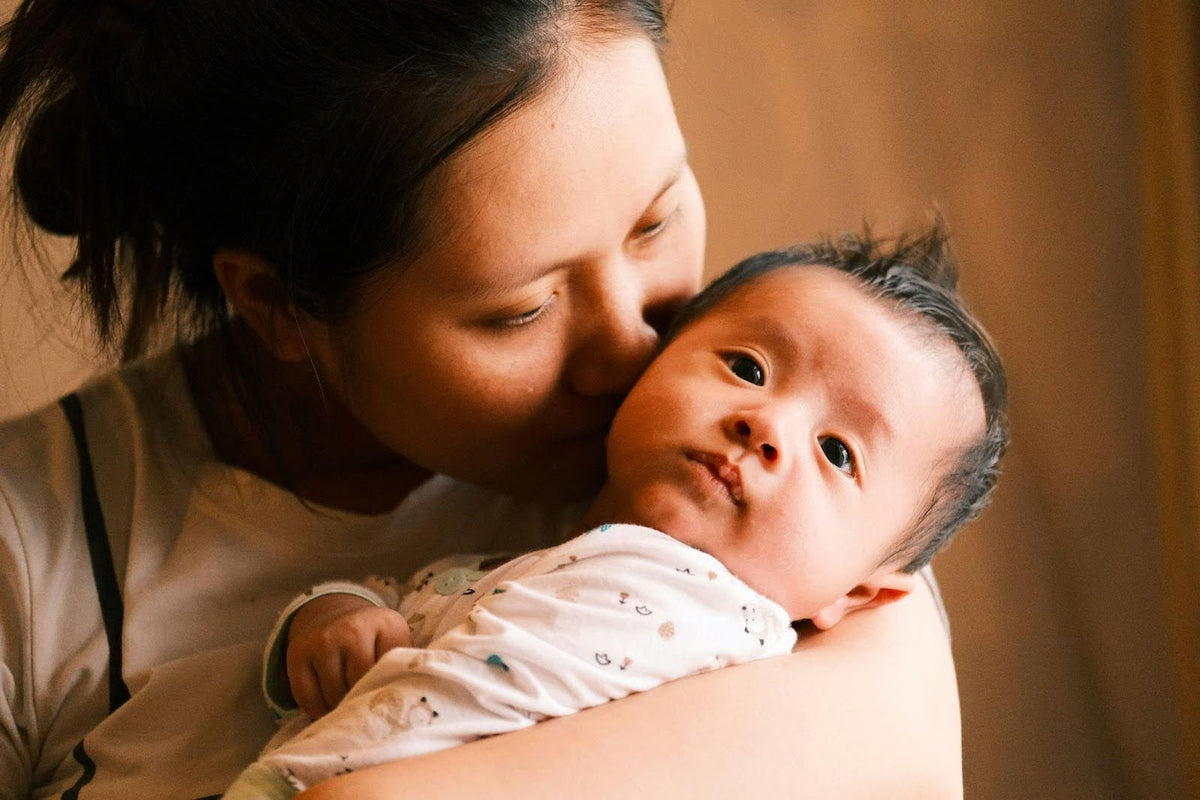Proper Breastfeeding Positions For Latching Baby & Newborn – Flegen